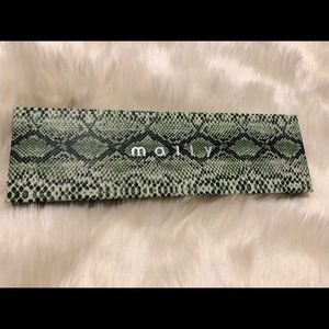 Eyeshadow palette & blush bundle